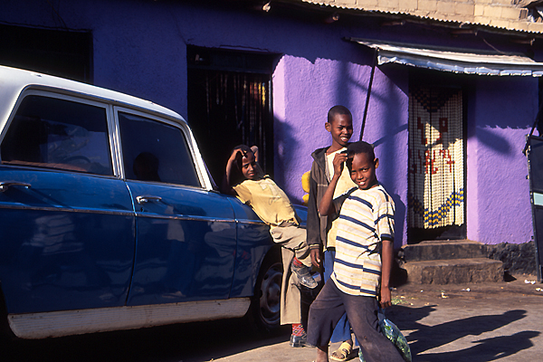 Jugend in den Gassen der Stadt Harar - Äthiopien 2009 - (C)2009 by Hermann-Josef Bergmann