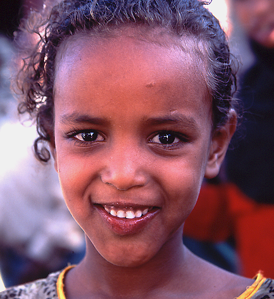 Mädchen auf dem Kath-Markt in Harar (Äthiopien 2009)